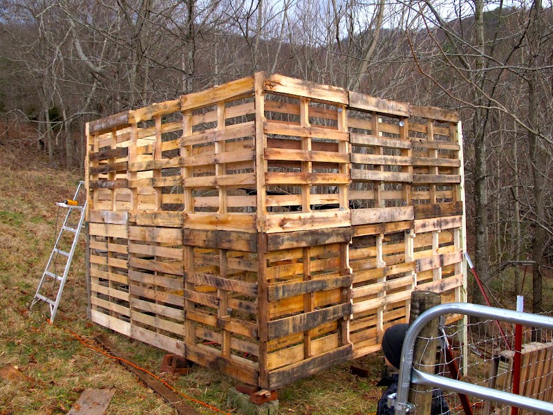 How to make a goat barn from pallets! – The Owner-Builder 