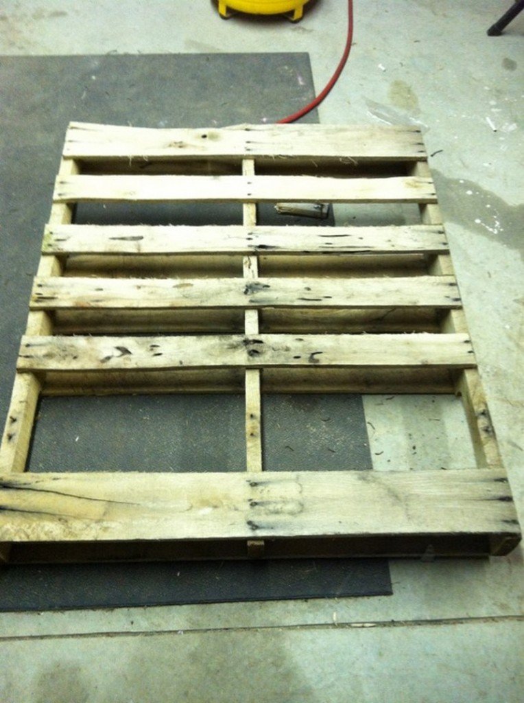 DIY Pallet Coffee Table