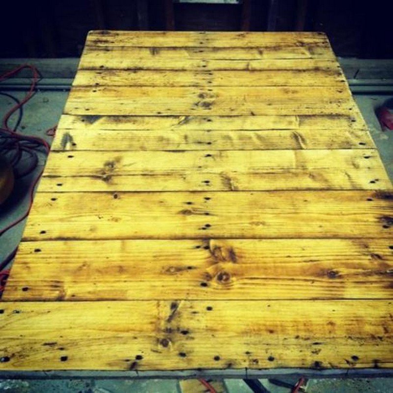 DIY Pallet Coffee Table