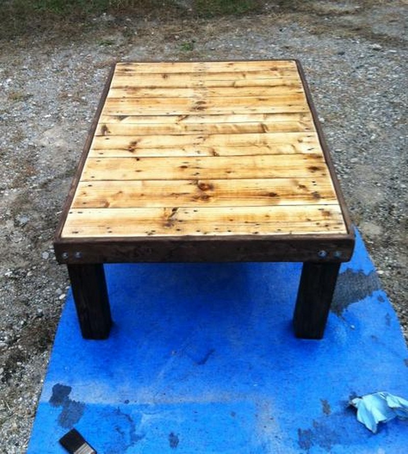 DIY Pallet Coffee Table