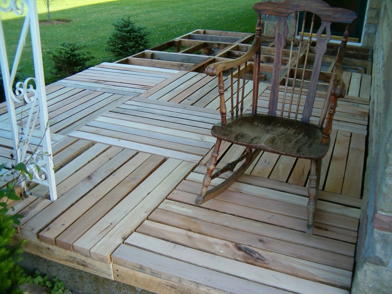 DIY Pallet Porch