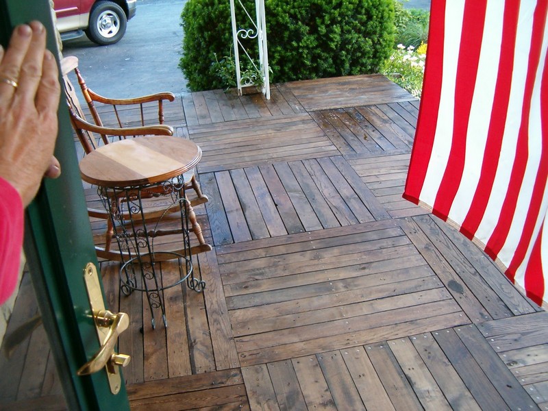 DIY Pallet Porch