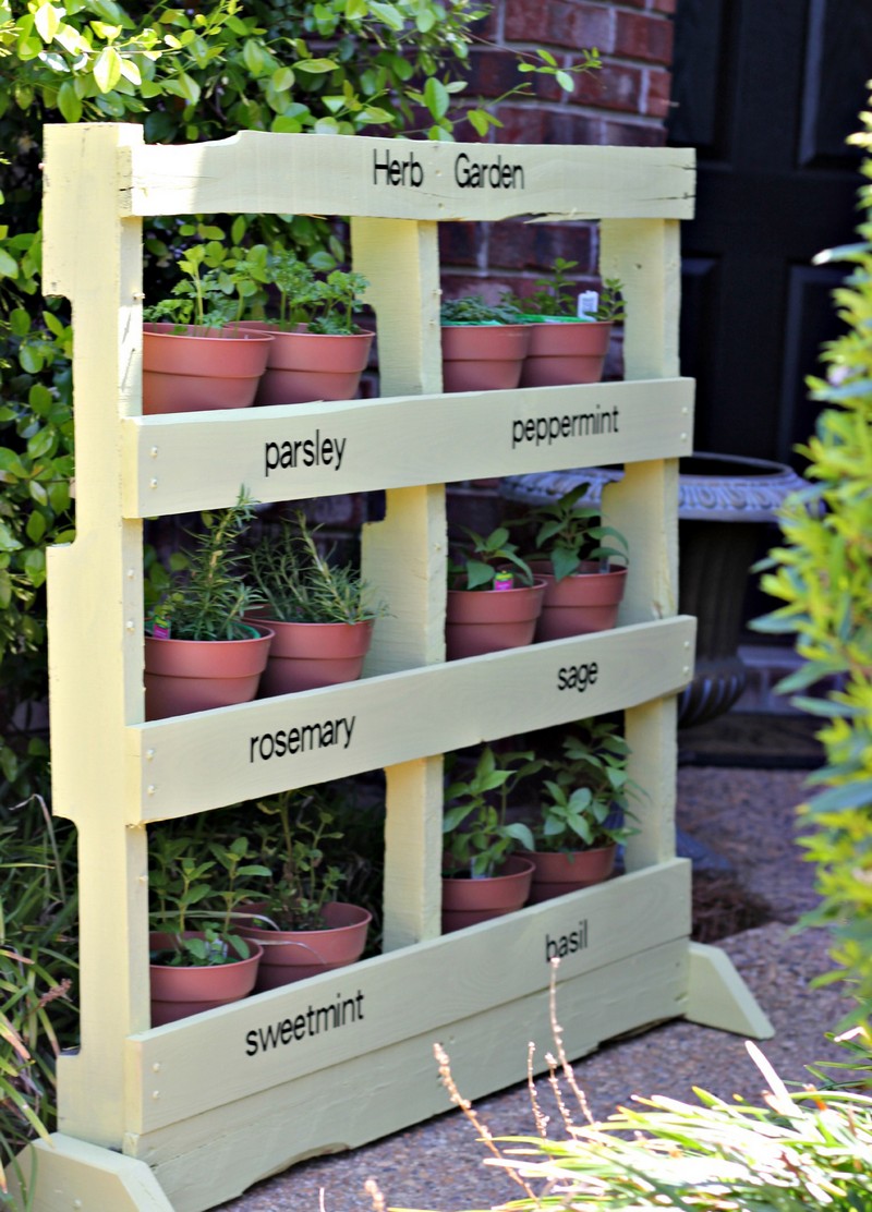 DIY Pallet Vertical Herb Garden