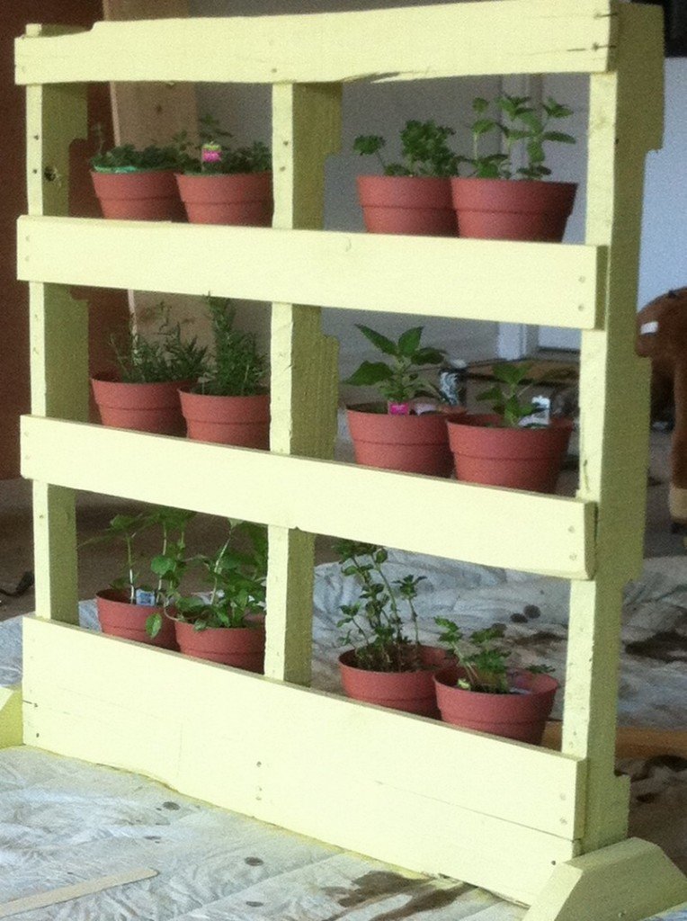 DIY Pallet Vertical Herb Garden