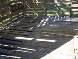 How To Build A DIY Pallet Shed -  Floor pallets