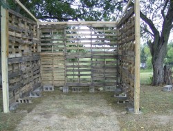 How To Build A DIY Pallet Shed - Pallet wall