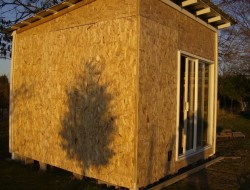 How To Build A DIY Pallet Shed - Outside walls