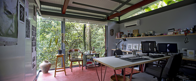 A workspace like this is one that will surely help you get creative.