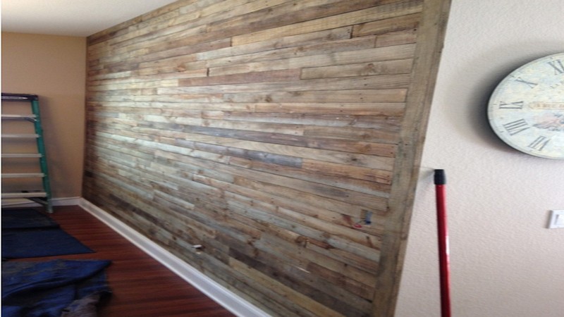 DIY Pallet Accent Wall