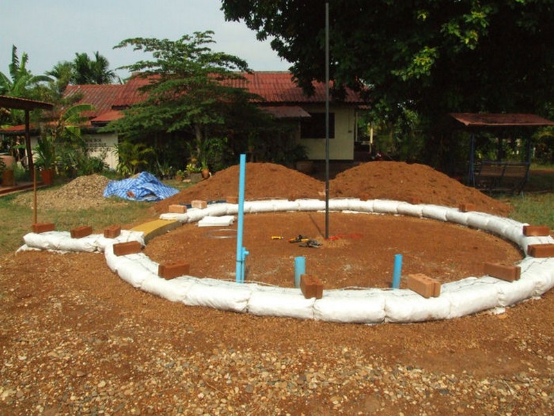 DIY Earthbag Round HousBe - Building the Foundation