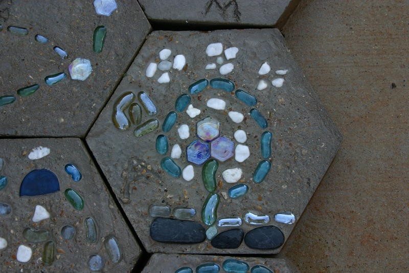 DIY Hexagon Stepping Stones - The decorative stones