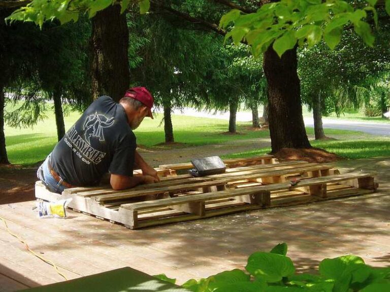 DIY Repurposed Pallet Day Bed - Two pallets