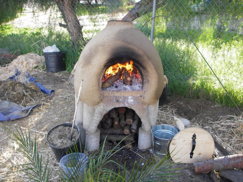 DIY Cob Oven - Firing for pizza