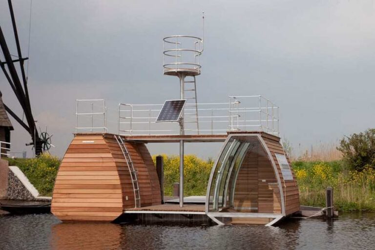 Floating Catamaran Ecolodge - Kinderdijk, Netherlands