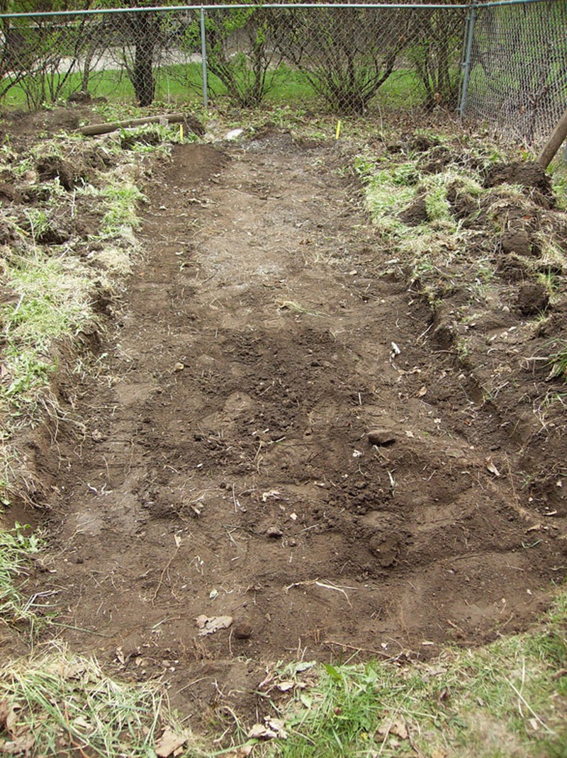 DIY Cinder Block Raised Garden Bed - Done digging