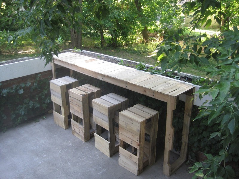 DIY Pallet Outdoor Bar and Stools - The Owner-Builder Network
