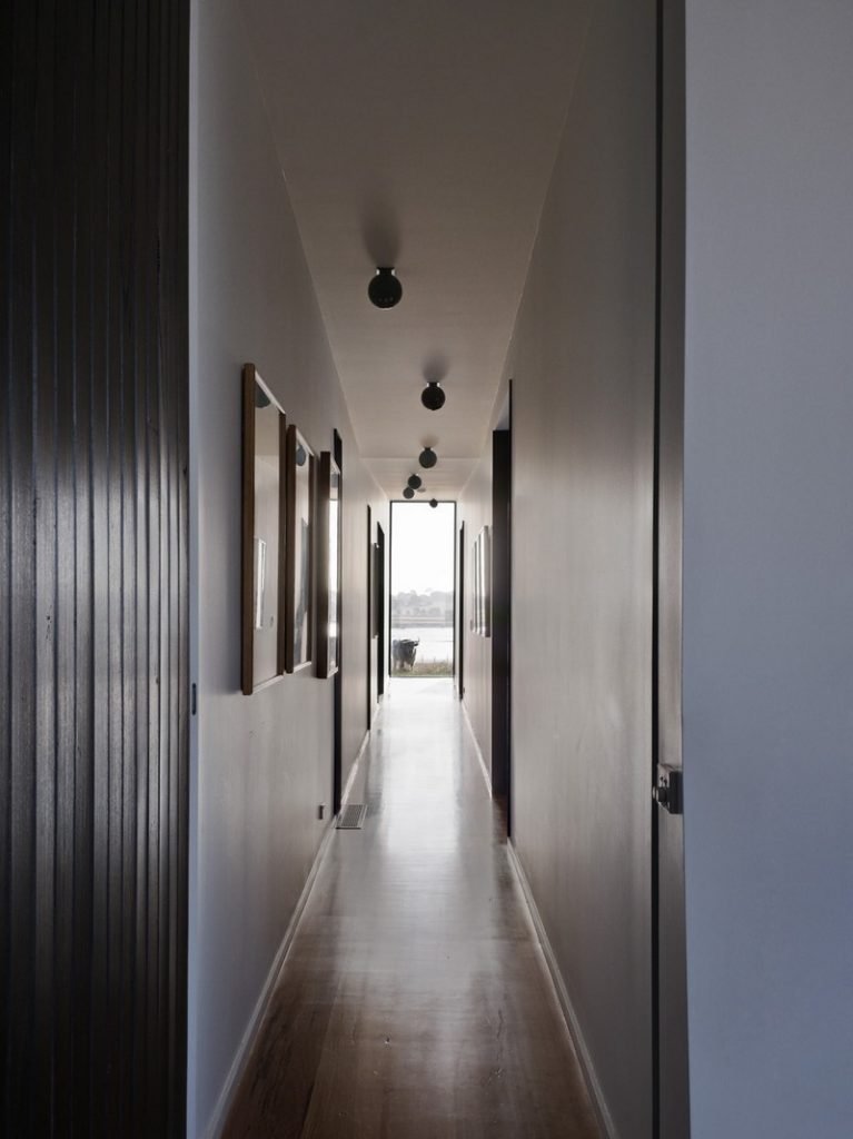 Beached House by BKK Architects - Hallway