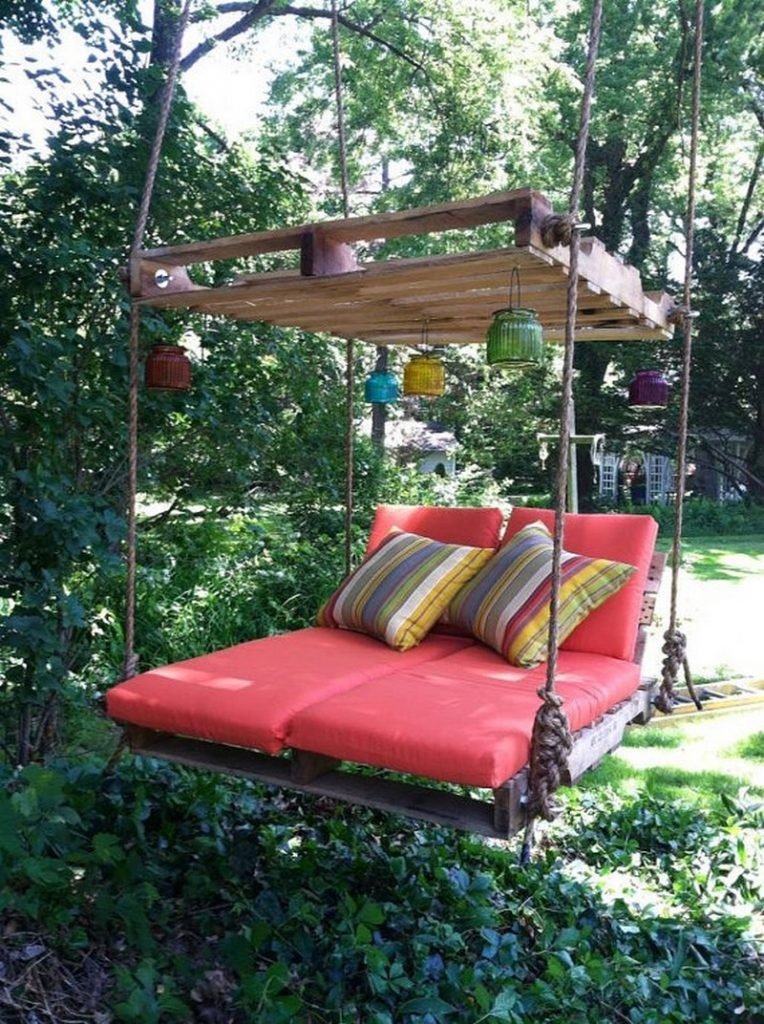 Hanging Pallet Lounge