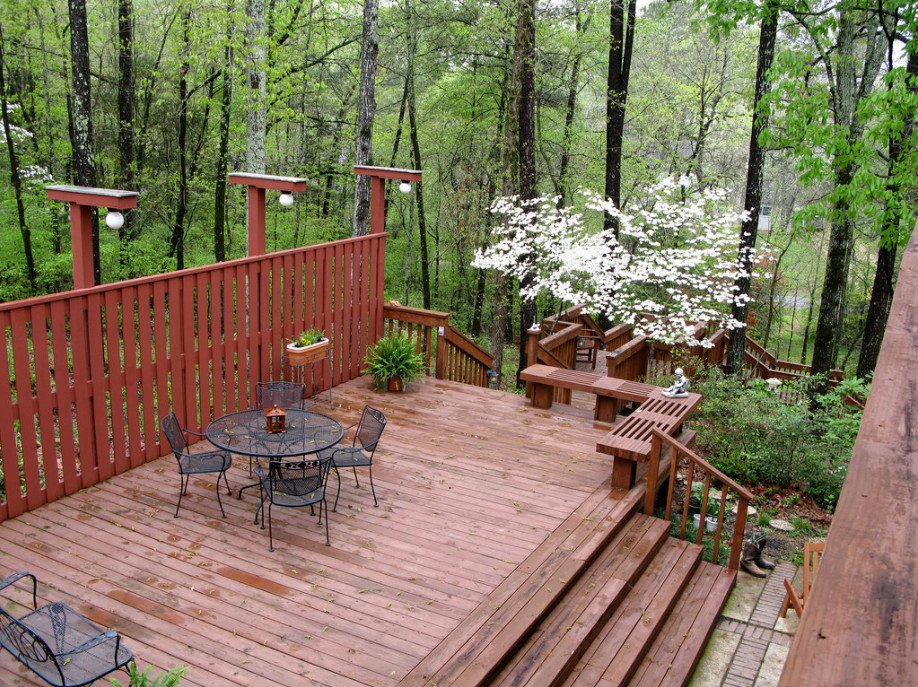 A great example of how a deck can make a steep block more livable. (image source: redagainPatti, Flickr)