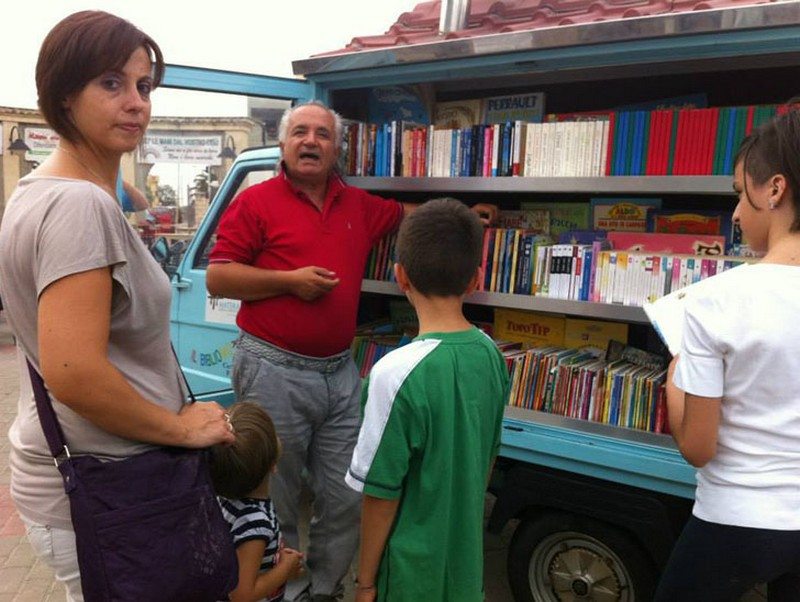 Antonio La Cava Mobile Library