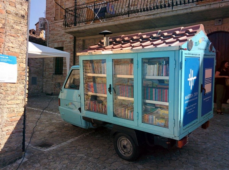 Antonio La Cava Mobile Library