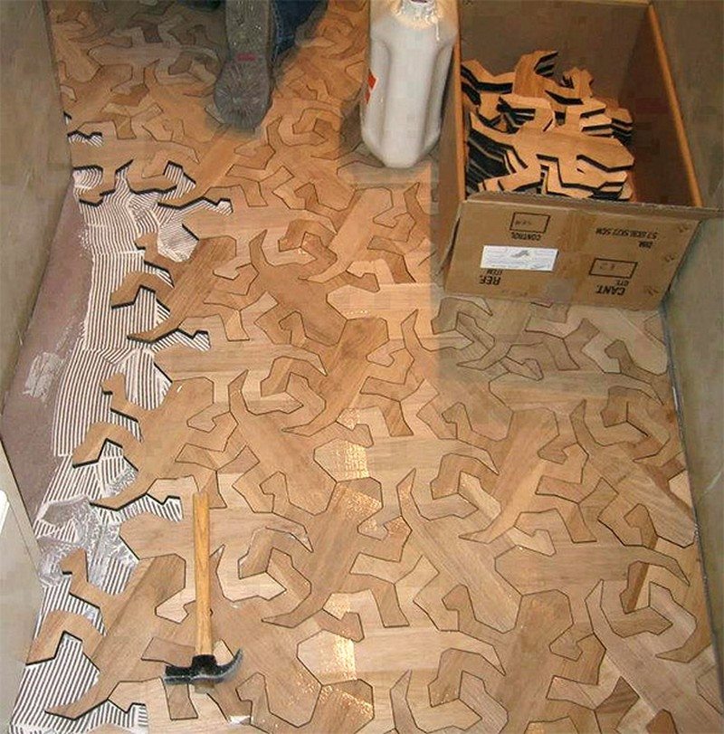 Puzzle outlet piece flooring