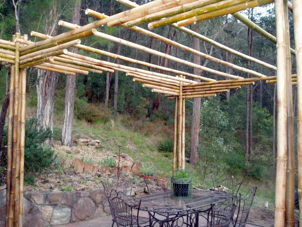 The pergolas on the top add to the overall rigidity and provide support for the vines.