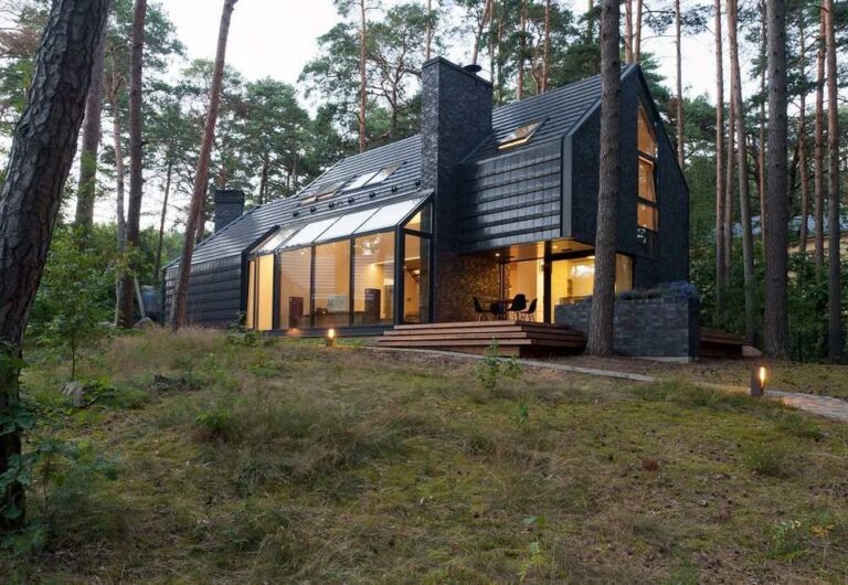 An image of the Black House Blues from Kulautuva, Lithuania.
