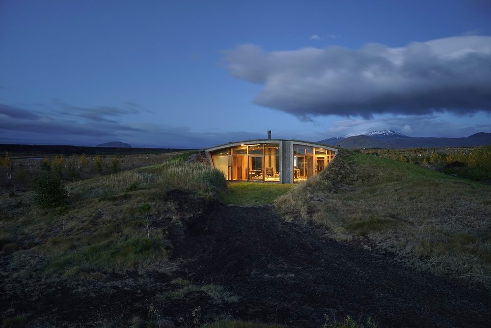 Garður Landhouse looks beautiful especially at night.