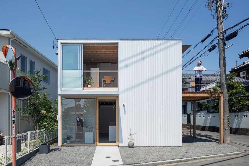 Despite its compact size, gré Square House is a multi-functional home.