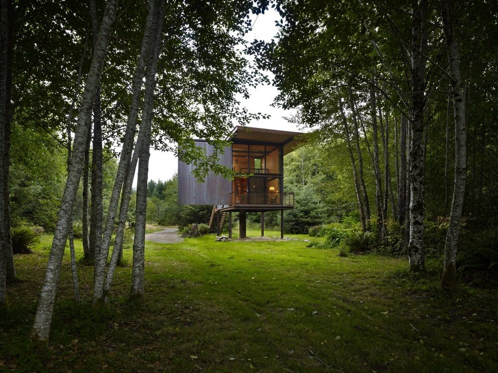 Settled in the midst of the woods, this house on stilts is Sol Duc Cabin, a retreat in every sense.