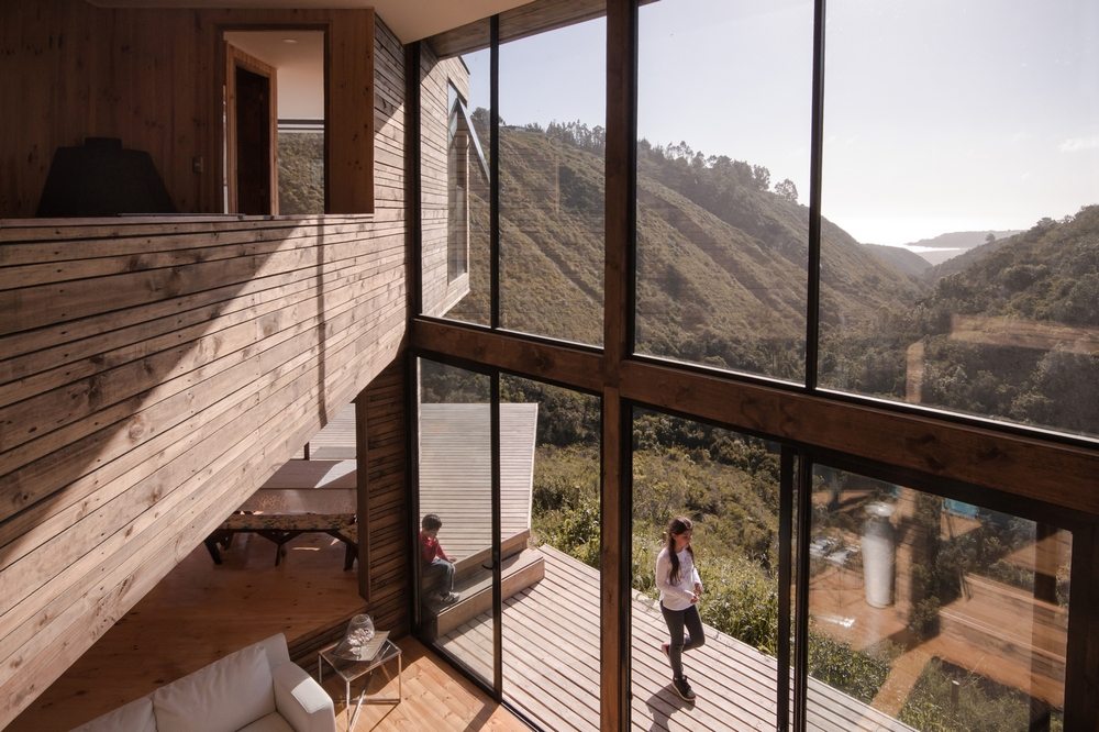 Large glass panels provide unrestricted views of the landscape.