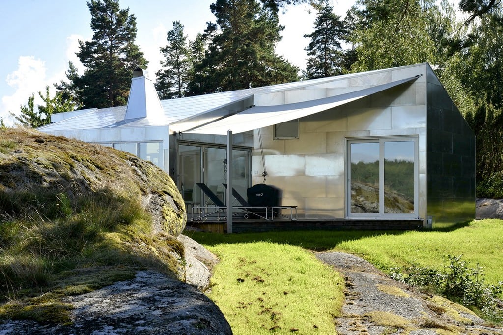 The aluminum-clad cabin is resistant to sea water, weather, and wear.