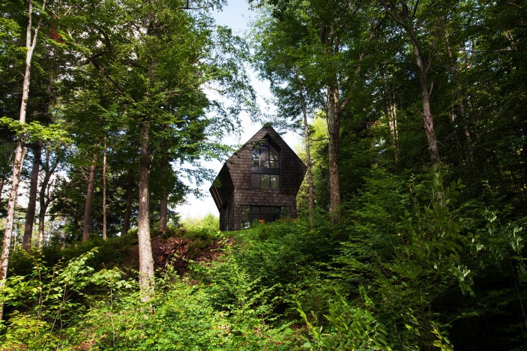 From afar, the cabin looks like a bird hut, thus its name.