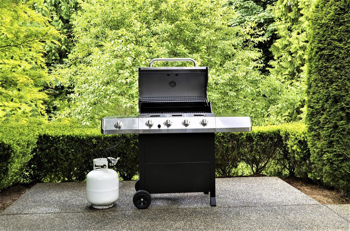 The Safe Way to Connect a Propane Tank to Your Gas Grill