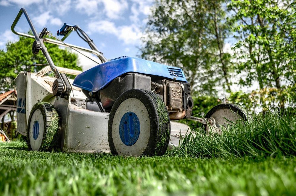 Another important factor in keeping your lawn looking great is to have the right tools.