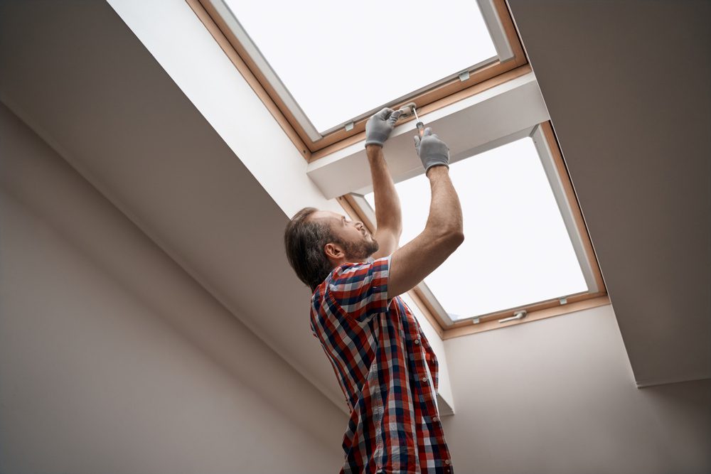 Learn about the basics and benefits of skylights, including your installation option. 
