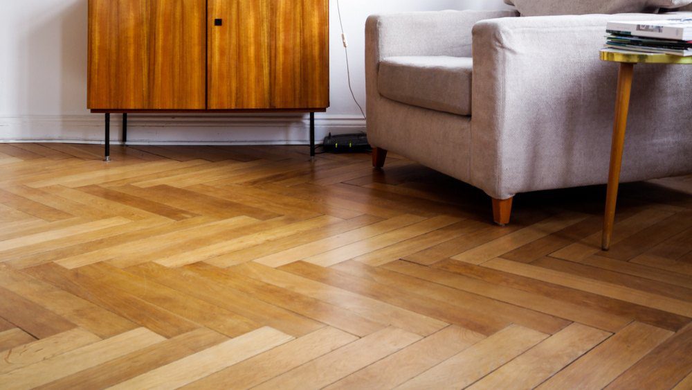 You don’t need to use harsh chemicals to keep your hardwood floors clean. 