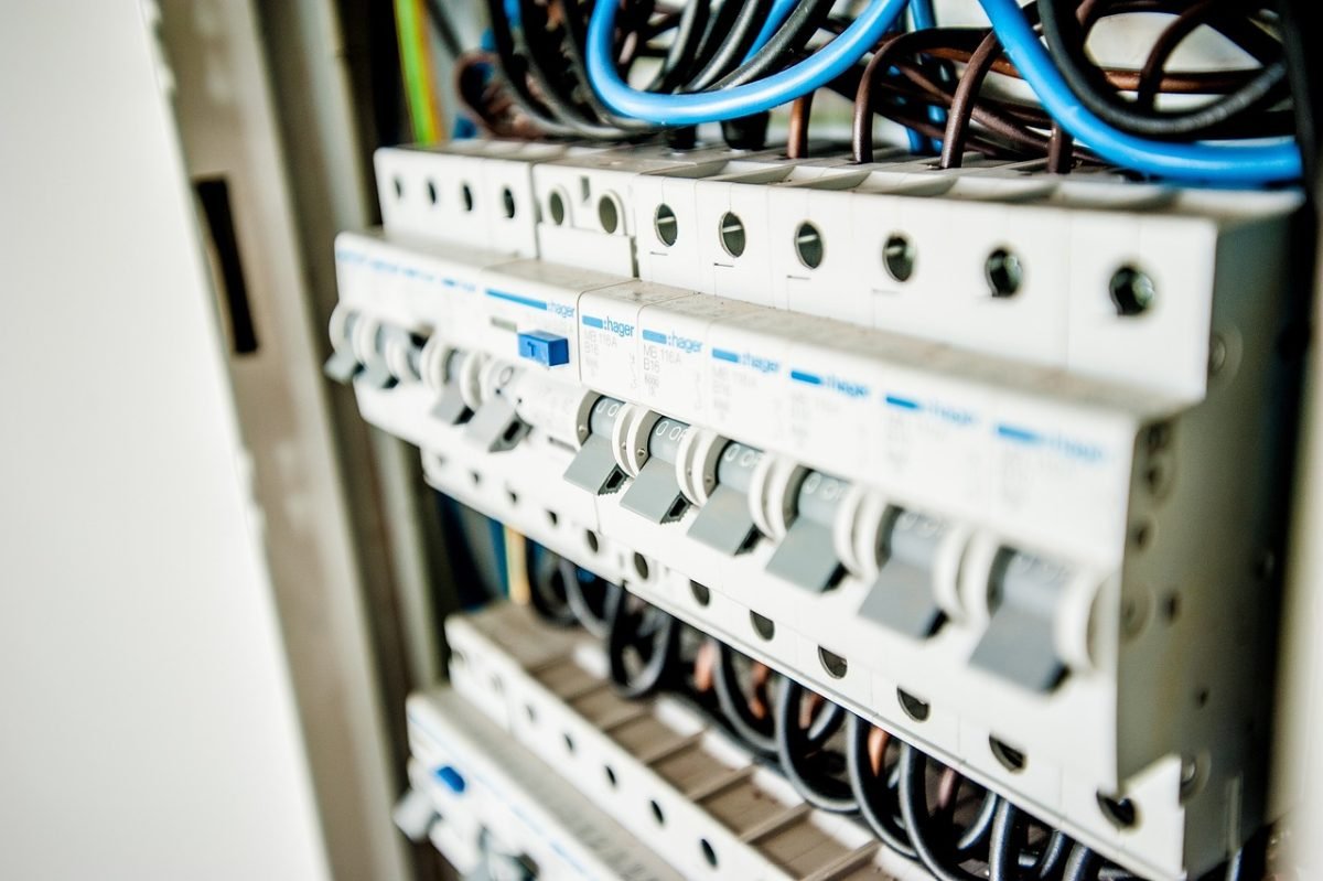 Electrical Panel Dilemma: Should You Upgrade or Repair?