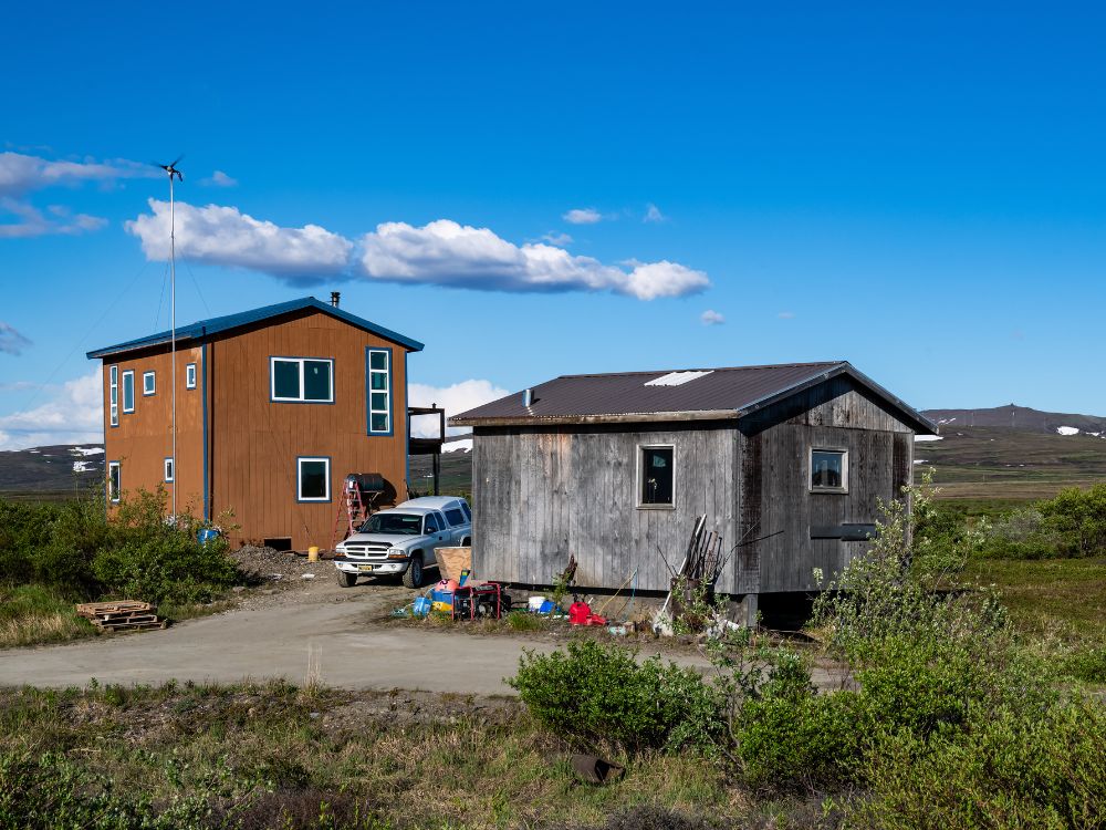 An image of a house set in an off grid living situation.