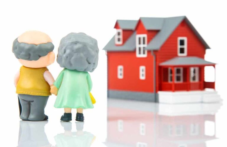 An image of a senior couple and their Accessory Dwelling Unit.