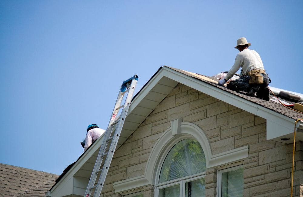 An image of home renovators.