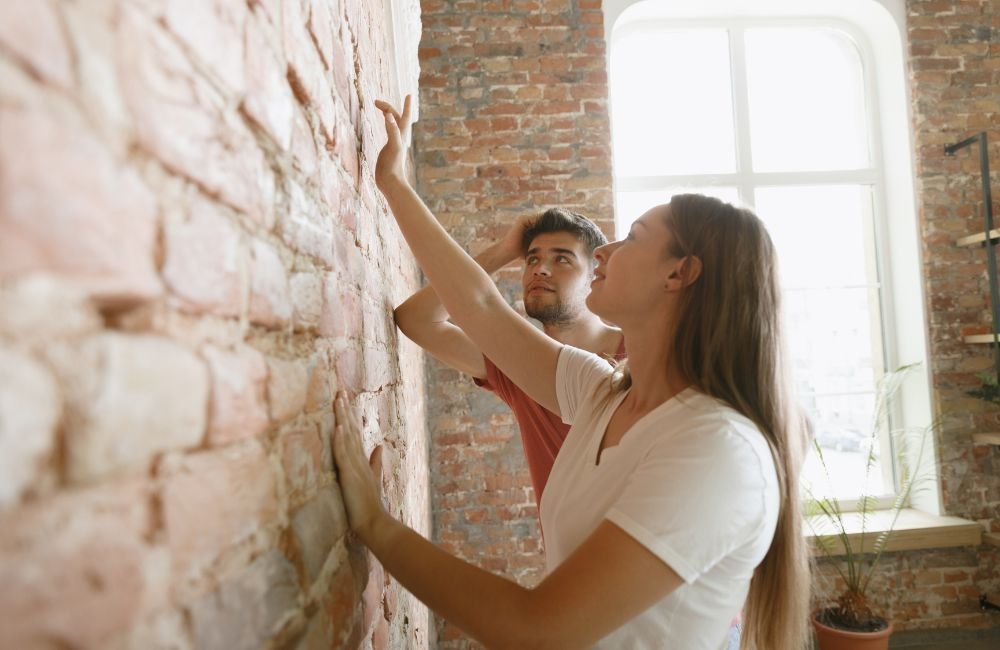 An image of home renovators.