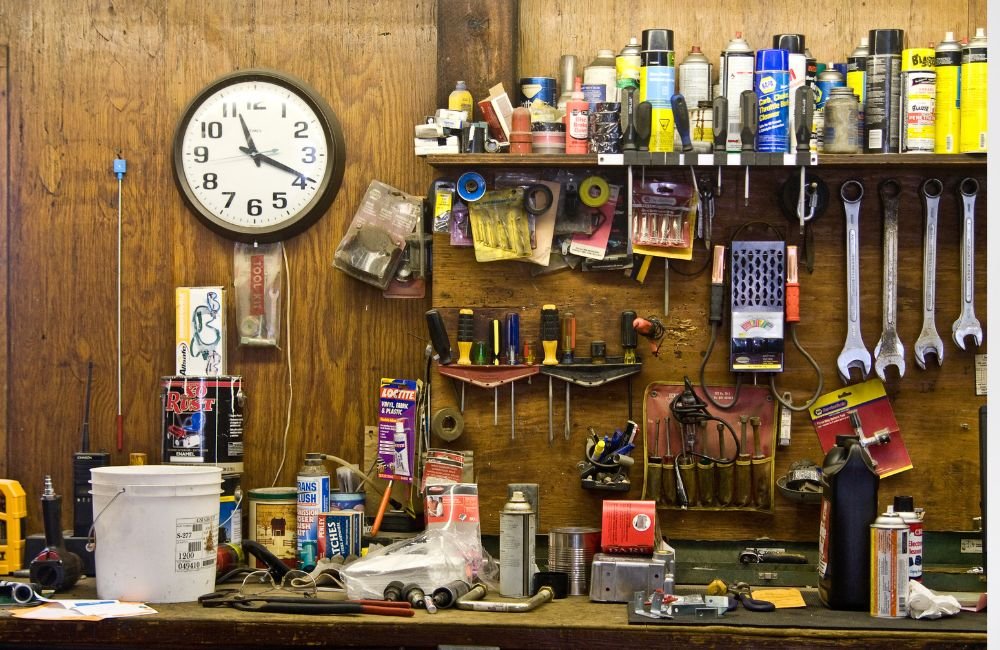 An image of an organized work shop.